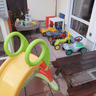 Unser Spielbereich im Garten Unser Spielbereich im Garten